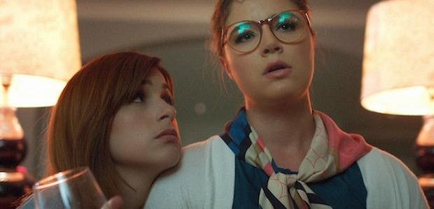 Kether Donohue z „You’re the Worst” o „feministycznym” odcinku, tej scenie zapłodnienia, jej przesłuchaniu do „Grease”