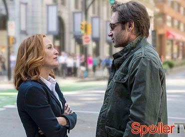 NYCC 2015: Chris Carter ujawnia dlaczego rozdzielił Muldera i Scully we wskrzeszeniu „Z Archiwum X” — „Mieli trudności”