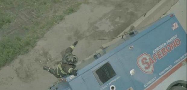 Klip z 4 sezonu „Chicago Fire”: Casey wisi walcząc o swoje życie