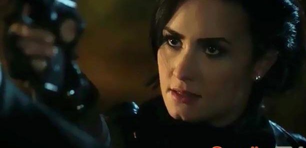 Zobacz Demi Lovato jak broni swojego faceta w klipie z 2 sezonu „From Dusk Till Dawn”