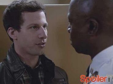 Klip z 3 sezonu „Brooklyn Nine-Nine”: Jake i Holt jednoczą się dla… seryjnego mordercy?!