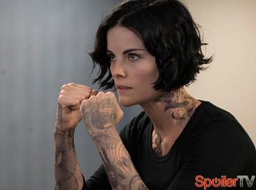 Jane sprawa, że rodzinna kolacja Wellerów staje się niezręczna w „Blindspot”