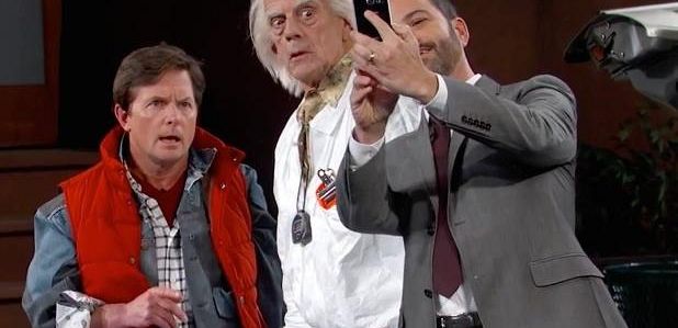 Marty i Doc z „Powrotu do przyszłości” odwiedzają „Kimmela” w prawdziwym 2015 roku
