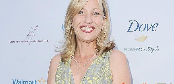 Joey Lauren Adams wystąpi w komedii CMT „Still The King”