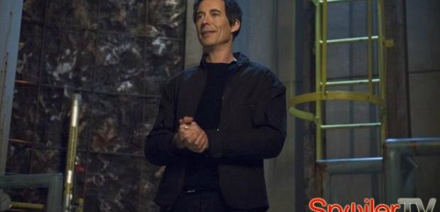 Obsada „The Flash” mówi o powrocie Harrisona Wellsa: „Jest palantem” (i nikt nie jest podekscytowany!)