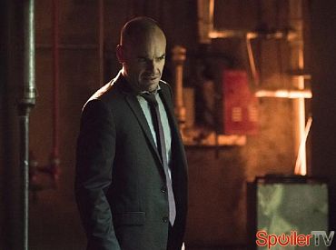 Rodzinne spotkanie Lance’a z „Arrow” nie przebiega gładko — czy nieumarła Sara może zostać ocalona?
