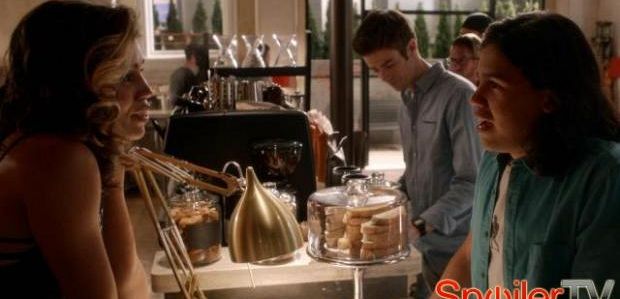 Klip z 2 sezonu „The Flash”: Cisco flirtuje z Hawkgirl i zostaje odrzucony