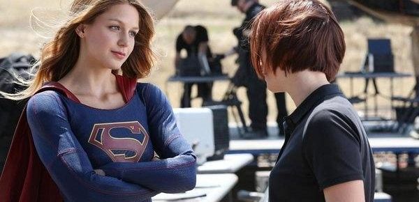 Kara staje twarzą w twarz z Reactronem w klipie z „Supergirl”
