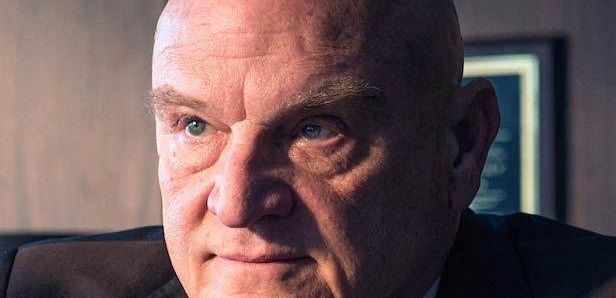 Bill Smitrovich dołączył do 12 sezonu 