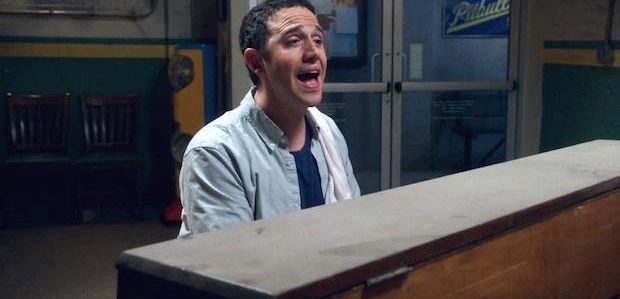 Klip z „Crazy Ex-Girlfriend”: Greg lamentuje mocno w stylowej balladzie