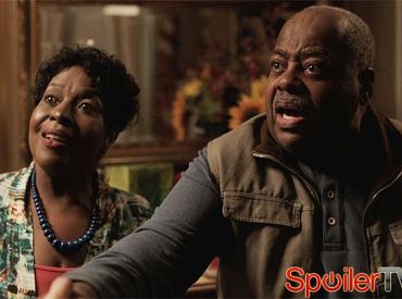 Pierwsze spojrzenie: Gwiazdy „Family Matters” spotykają się w filmie Lifetime „Flight Before Christmas