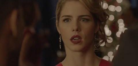 Klip z jesiennego finału 4 sezonu „Arrow”: Felicity zostaje „wstrząśnięta” przez suflet Olivera