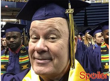 Dennis Haskins z Byle do dzwonka ukończył studia w wieku 65 lat