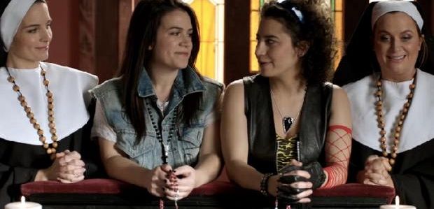 Tina Fey i Amy Poehler dołączają do gwiazd „Broad City” w zabawnym klipie