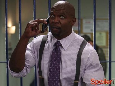 Zobacz jak Terry Crews z „Brooklyn Nine-Nine” porusza piesiami w rytm „Jingle Bells