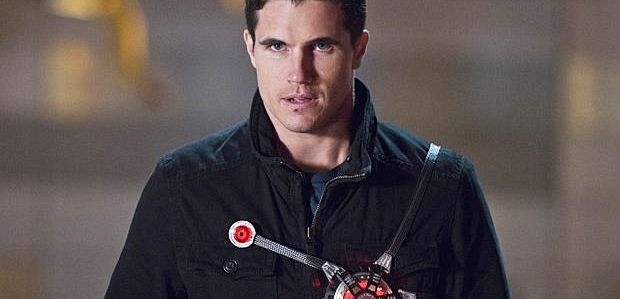 Robbie Amell powróci w 2 sezonie 