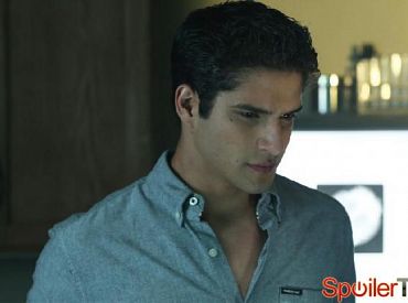 Tyler Posey mówi o powolnym odbijaniu się Scotta od dna w „Nastoletnim wilkołaku