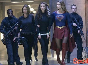 Martian Manhunter odkrywa Bizzarro w „Supergirl