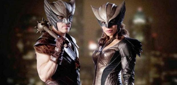 Klip z „Legends of Tomorrow”: Zobacz bohaterów i złoczyńców w epickiej bitwie