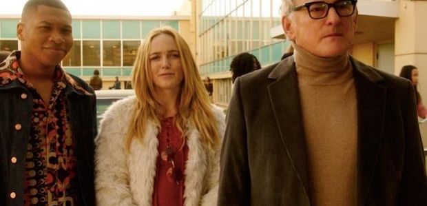 Klip z „Legends of Tomorrow”: Sara „iskrzy” z profesorem Steinem, tylko młodszym