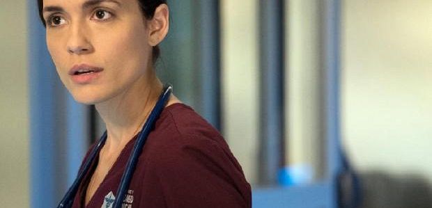 Klip z „Chicago Med”: Manning zajmuje się problemowym przypadkiem w czasie swojego pierwszego dnia po powrocie