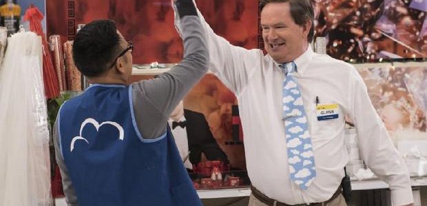 Klip z „Superstore”: Czy ta ślubna wyprzedaż jest zbyt gejowska?