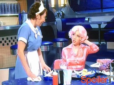Oryginalna Frenchy, Didi Conn, pojawiła się w scenie z Carly Rae Jepsen w „Grease: Live
