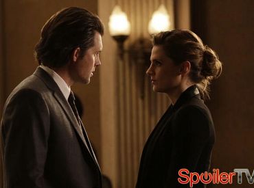 Zdjęcia z 8 sezonu „Castle”: Rick zeznaje, a Kate ma starcie z obrońcą