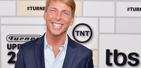 Jack McBrayer dołączył do odcinka pilotowego NBC od Matta Hubbarda