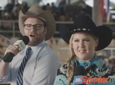 Seth Rogen i Amy Schumer chwalą się „wielką kliką” w reklamie na Super Bowl