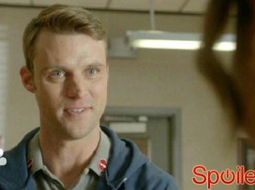 Klip z 4 sezonu „Chicago Fire”: Dawson daje Caseyowi seksowny prezent walentynkowy