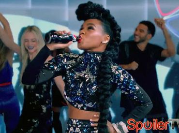 Janelle Monáe tańczy przez wieki w reklamie Pepsi na Super Bowl