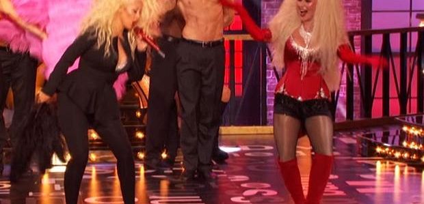 Hayden Panettiere, Christina Aguilera wykonują 