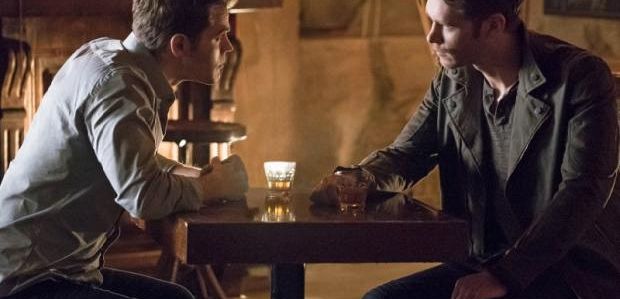 Pierwsze spojrzenie: Klaus wraca do Mystic Falls w „Pamiętnikach wampirów”