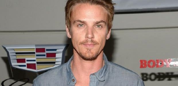 Riley Smith zagra w odcinku pilotowym CW „Frequency”