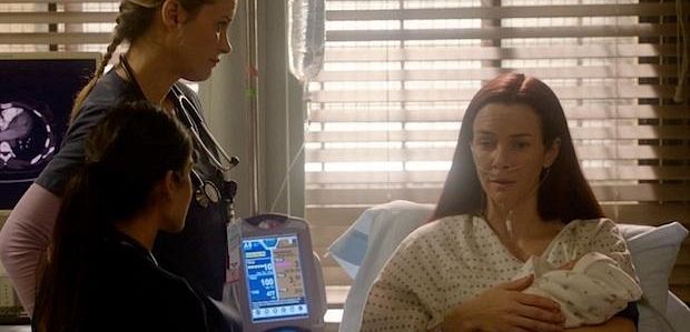 Klip z „Code Black”: Annie Wersching stawia czoła trudnej decyzji
