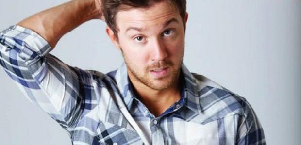Sam Huntington będzie powracał w 