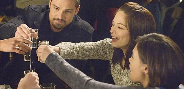 CW podaje daty premier „Containment” i „Pięknej i bestii”, a także powrotu „Reign