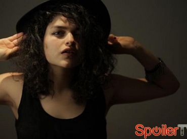 Eve Harlow dołączyła do odcinka pilotowego The Jury