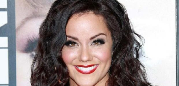 Katy Mixon dołączyła do odcinka pilotowego komedii „The Second Fattest Housewife In Westport”