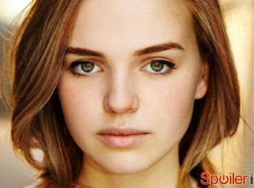 Odessa Young zagra w odcinku pilotowym „When The Street Lights Go On”