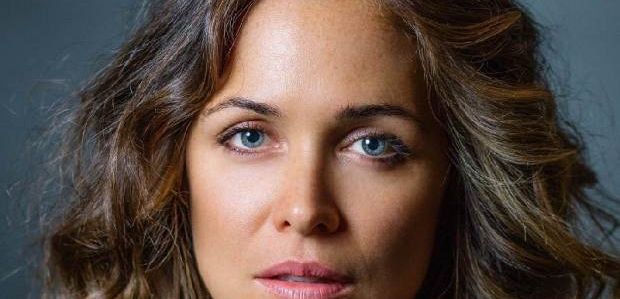 Christine Woods i Ian Gomez dołączyli do odcinka pilotowego komedii 