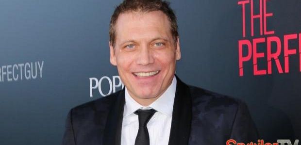 Holt McCallany dołączył do 