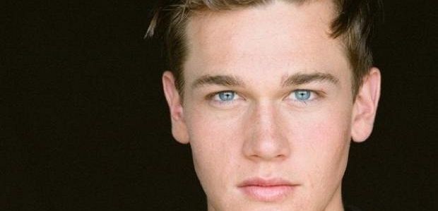 Taylor John Smith i Samantha Logan dołączyli do odcinka pilotowego 