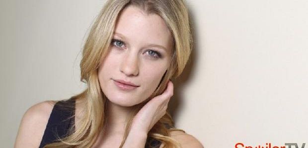 Ashley Hinshaw dołączyła do 
