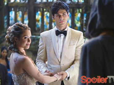 Matthew Daddario z „Shadowhunters” zapowiada „stresujący” ślub Alexa, mówi o szansach na pocałunek z Magnusem