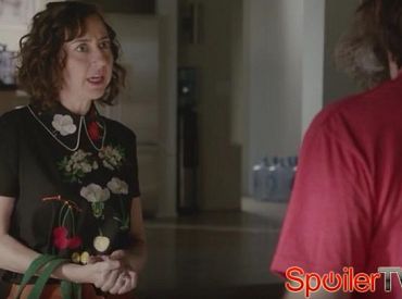 Klip z 2 sezonu „Last Man on Earth”: Carol spuszcza bombę na Phila