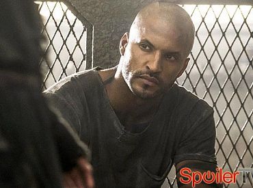 Ricky Whittle z „The 100” twierdzi, że był nękany w serialu, mówi o głupiej śmierci Lexy — szef serialu odpowiada