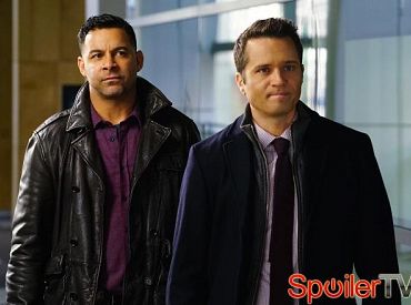 Seamus Dever, Jon Huertas i trójka innych aktorów powróci w 9 sezonie Castle