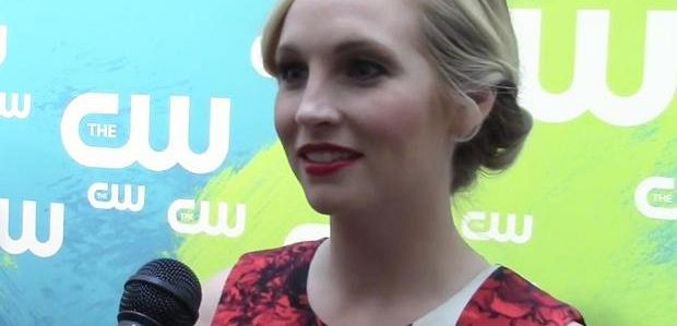 Candice King mówi o „szalonym” pomyśle dla Stefana i Caroline, braku nadziei na przyszłość z Klausem w 8 sezonie „Pamiętników wampirów
